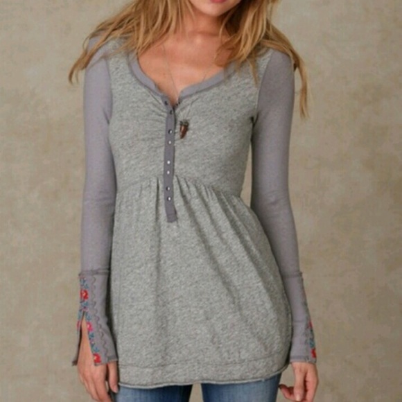 Free People Tops - Free People Gray Babydoll Tunic Floral Cuff